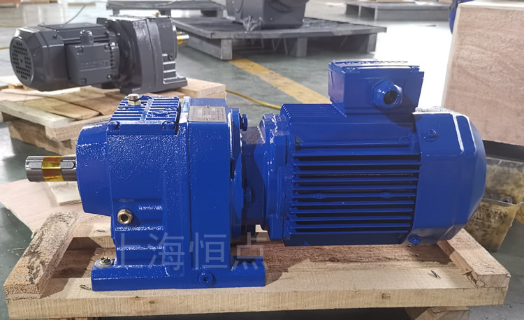 R47系列減速機配電機，藍色油漆實物照片