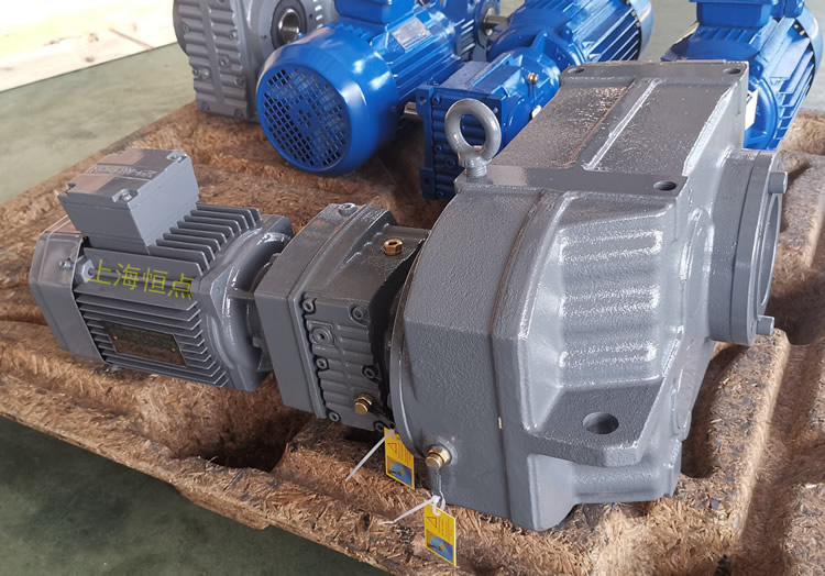  FAZ77R37雙級減速機，通孔+小法蘭輸出，實物圖如下