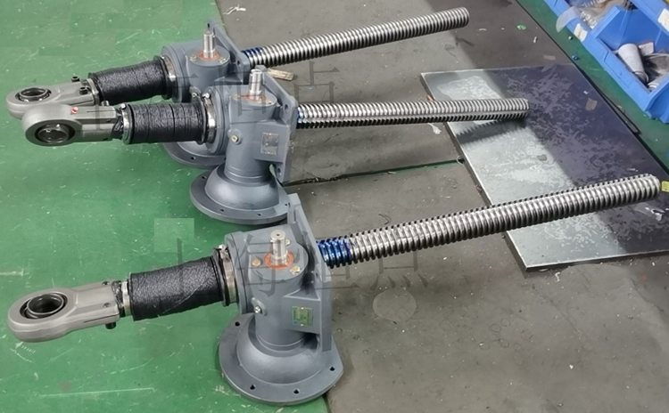 SWLD10升降機配關節軸承，配軟防護罩的實物圖